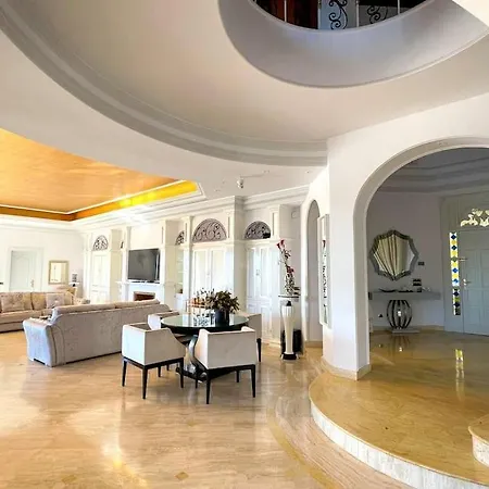 13 Bdrms Rancho Huge Garden Breathtaking Views! Villa Estepona