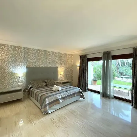 13 Bdrms Rancho Huge Garden Breathtaking Views! Villa