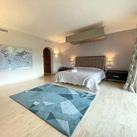 13 Bdrms Rancho Huge Garden Breathtaking Views! Estepona